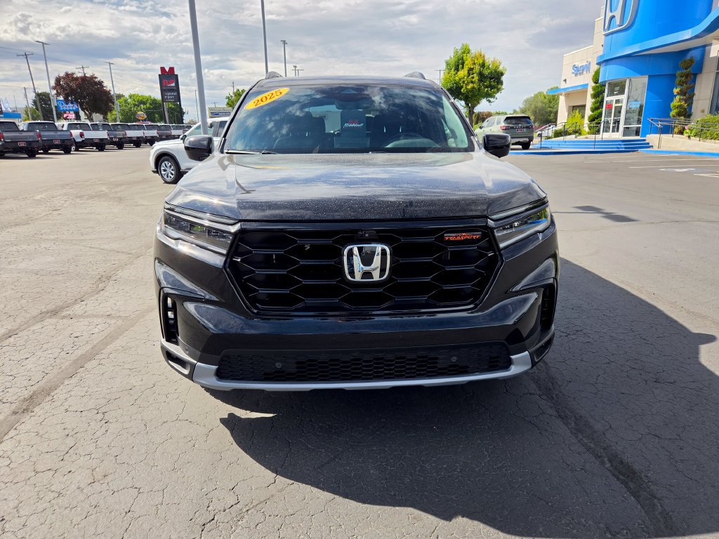 Used 2025 Honda Pilot TrailSport image 9