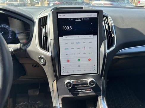 Used 2023 Ford Edge Titanium image 11