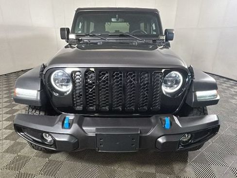Used 2023 Jeep Wrangler Unlimited w/ Cold Weather Group AWD/4WD image 7