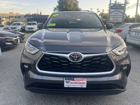 Used 2020 Toyota Highlander XLE AWD/4WD image 4
