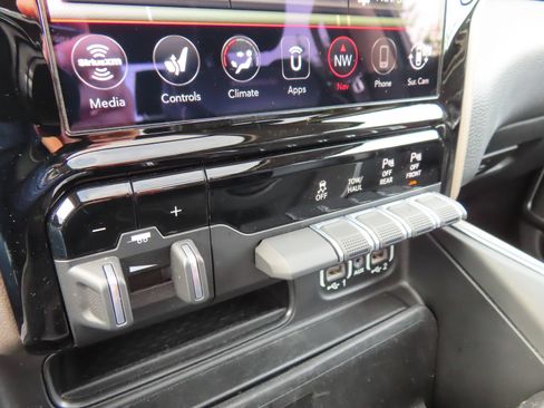 Used 2020 RAM 1500 Laramie AWD/4WD image 30