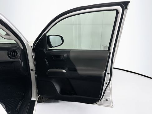 Used 2018 Toyota Tacoma SR5 image 29