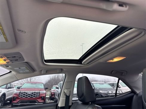 Used 2017 Toyota Corolla XSE image 18