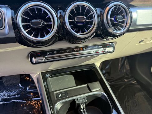 Certified 2022 Mercedes-Benz GLB 250 4MATIC image 20