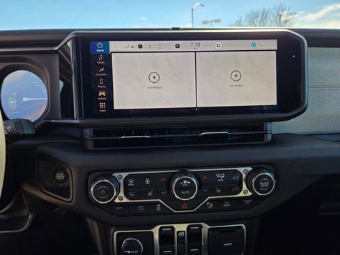 Used 2024 Jeep Wrangler Unlimited image 18