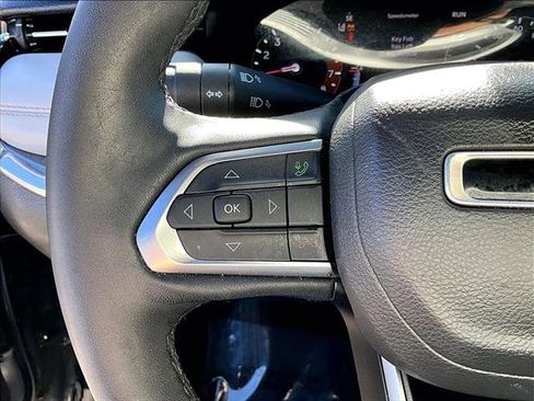 Used 2023 Jeep Compass Limited image 19