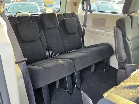 Used 2016 Dodge Grand Caravan SXT w/ UConnect Hands-Free Group image 13