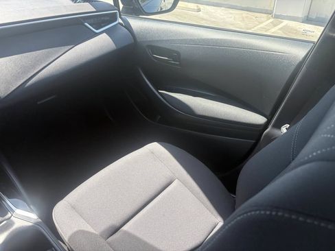 Used 2025 Toyota Corolla LE FWD image 17