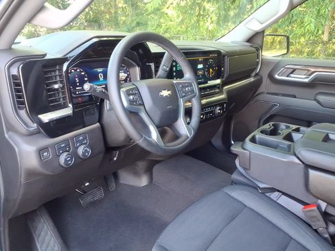 Certified 2024 Chevrolet Silverado 1500 LT AWD/4WD image 15