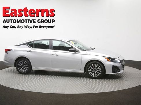 Used 2024 Nissan Altima 2.5 SV FWD image 45