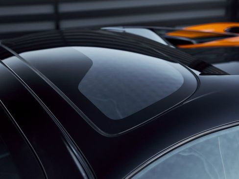 Used 2025 McLaren Artura Spider RWD image 12