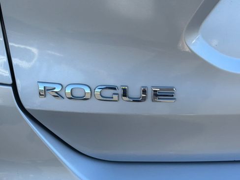 Used 2016 Nissan Rogue SV FWD image 31