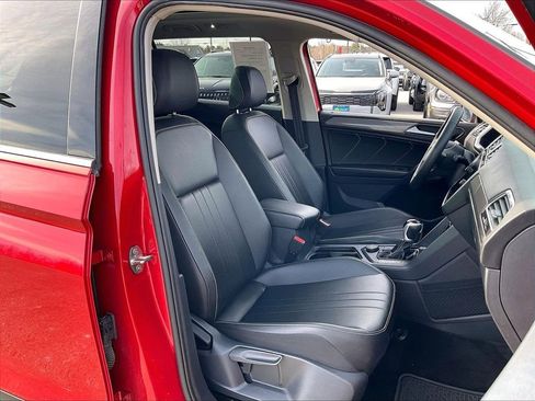 Used 2024 Volkswagen Tiguan SE image 10