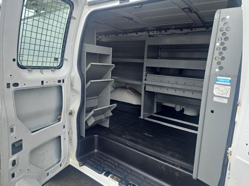 Used 2015 Chevrolet Express 2500 RWD image 16