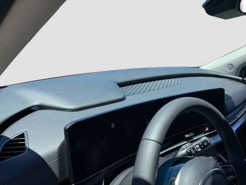 New 2026 Kia Carnival SX w/ SX Dark Edition Package FWD image 9