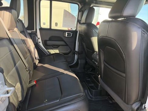 Used 2022 Jeep Wrangler Unlimited Sahara image 11