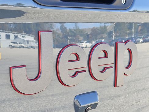 Used 2025 Jeep Gladiator Rubicon w/ Convenience Group image 15