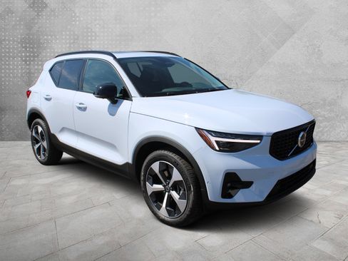Used 2026 Volvo XC40 B5 Plus w/ Protection Package Premier AWD/4WD image 1