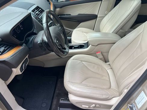 Used 2017 Lincoln MKC Select w/ Select Plus Package FWD image 11