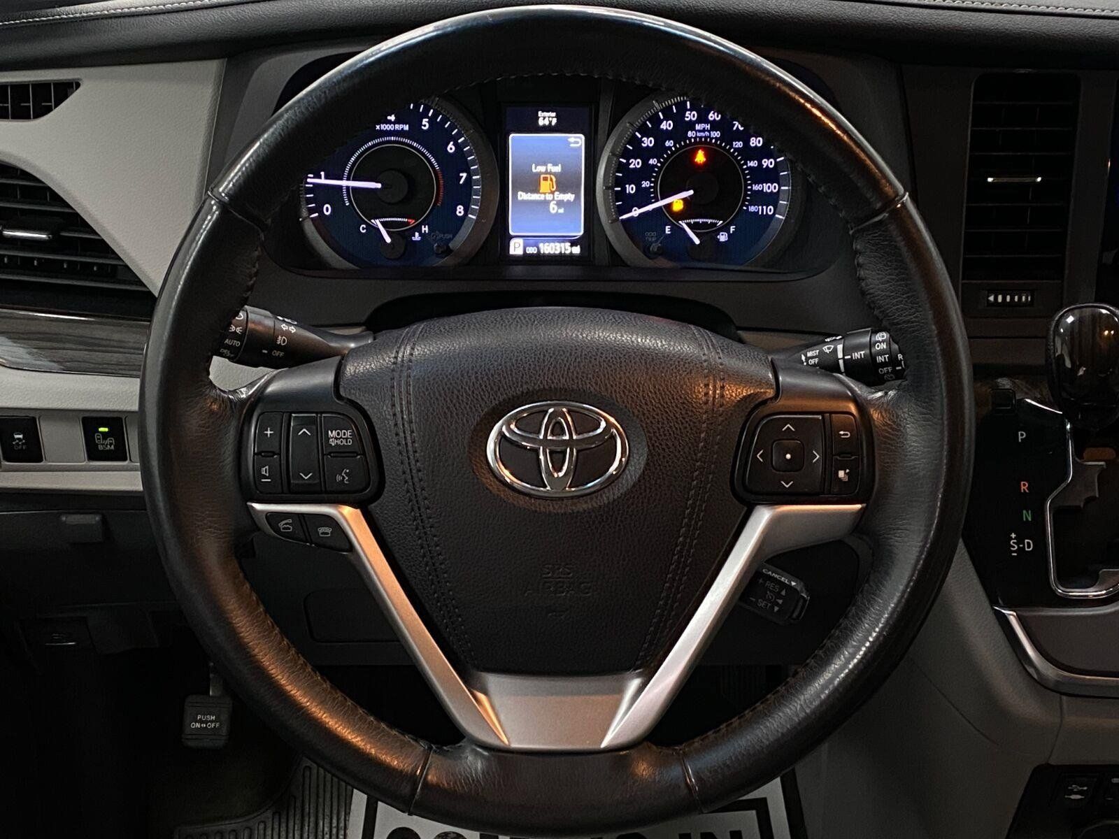 Used 2016 Toyota Sienna XLE FWD image 16