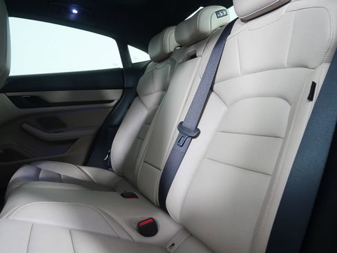 Used 2022 Porsche Taycan image 19