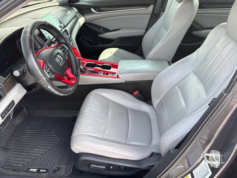 Used 2018 Honda Accord Touring image 10
