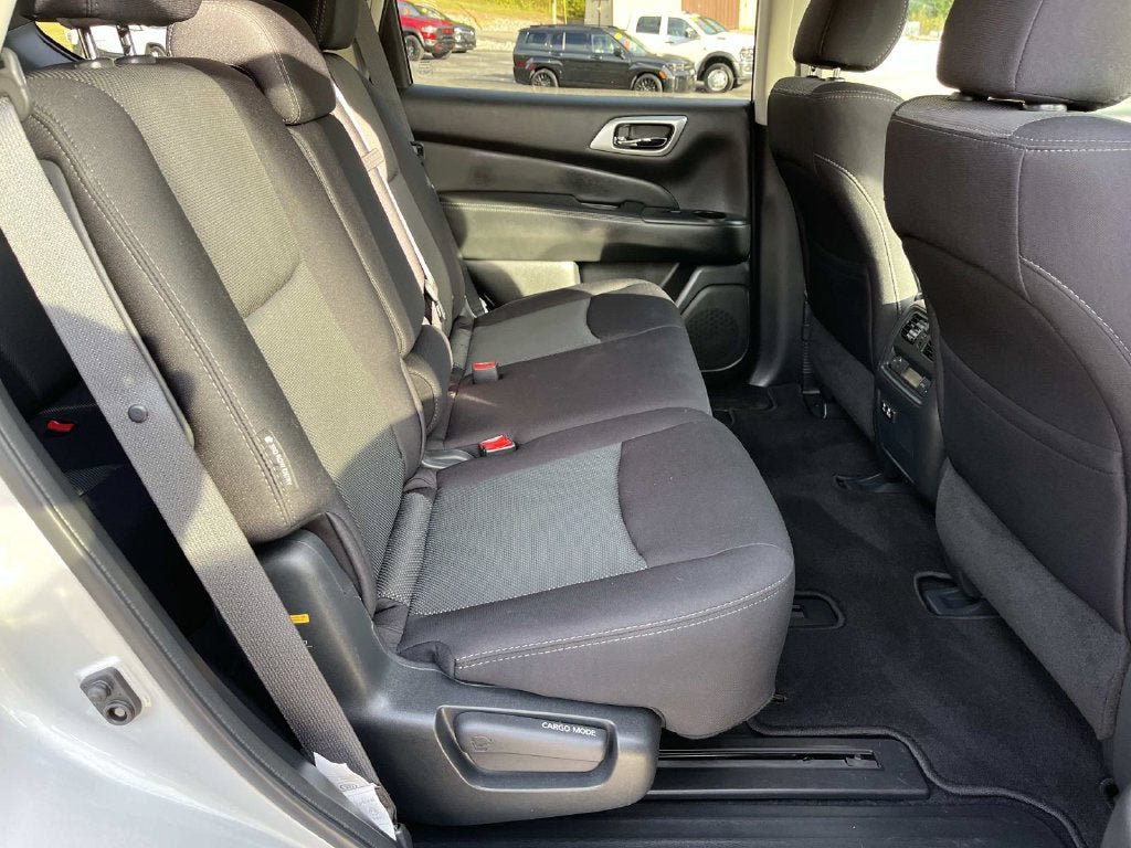 Used 2020 Nissan Pathfinder S FWD image 24