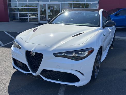 Used 2024 Alfa Romeo Giulia Quadrifoglio RWD image 3