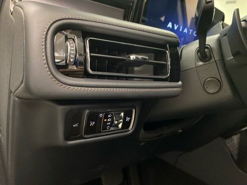 New 2025 Lincoln Aviator AWD image 17