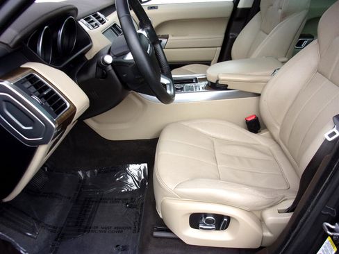 Used 2016 Land Rover Range Rover Sport HSE image 9