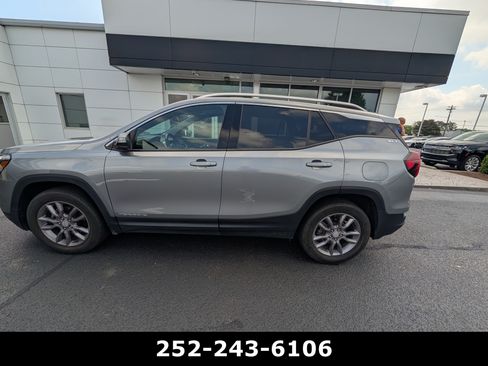 Used 2023 GMC Terrain SLT w/ Tech Package AWD/4WD image 8