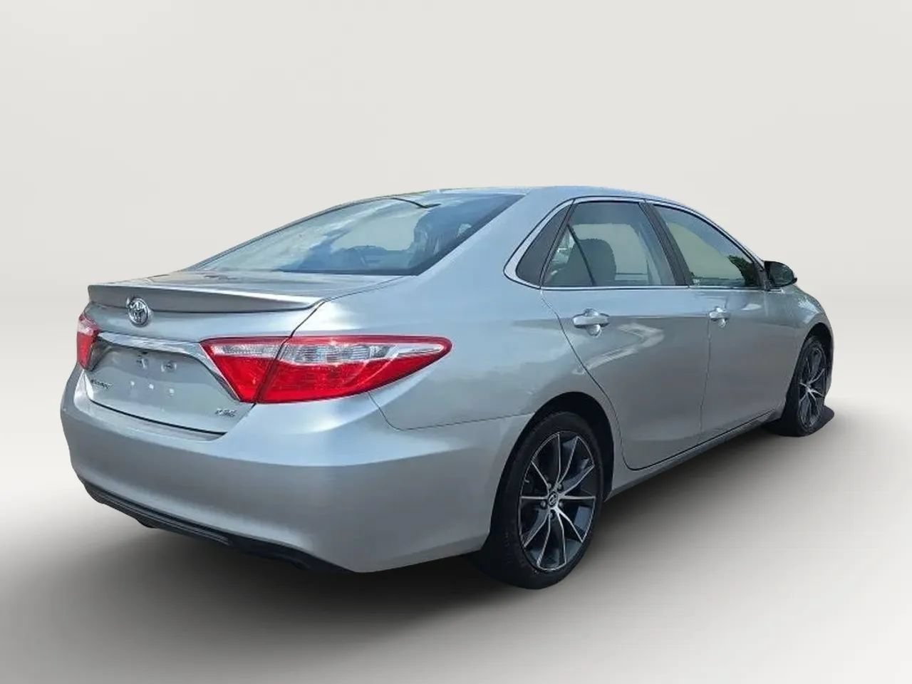 Used 2015 Toyota Camry XSE FWD image 7
