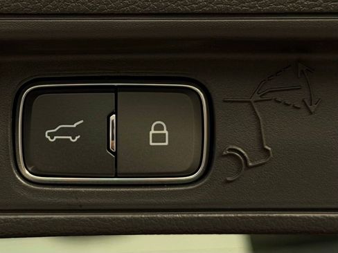 Used 2025 Ford Explorer ST image 33