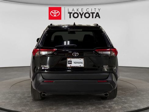 Used 2021 Toyota RAV4 XLE AWD/4WD image 7