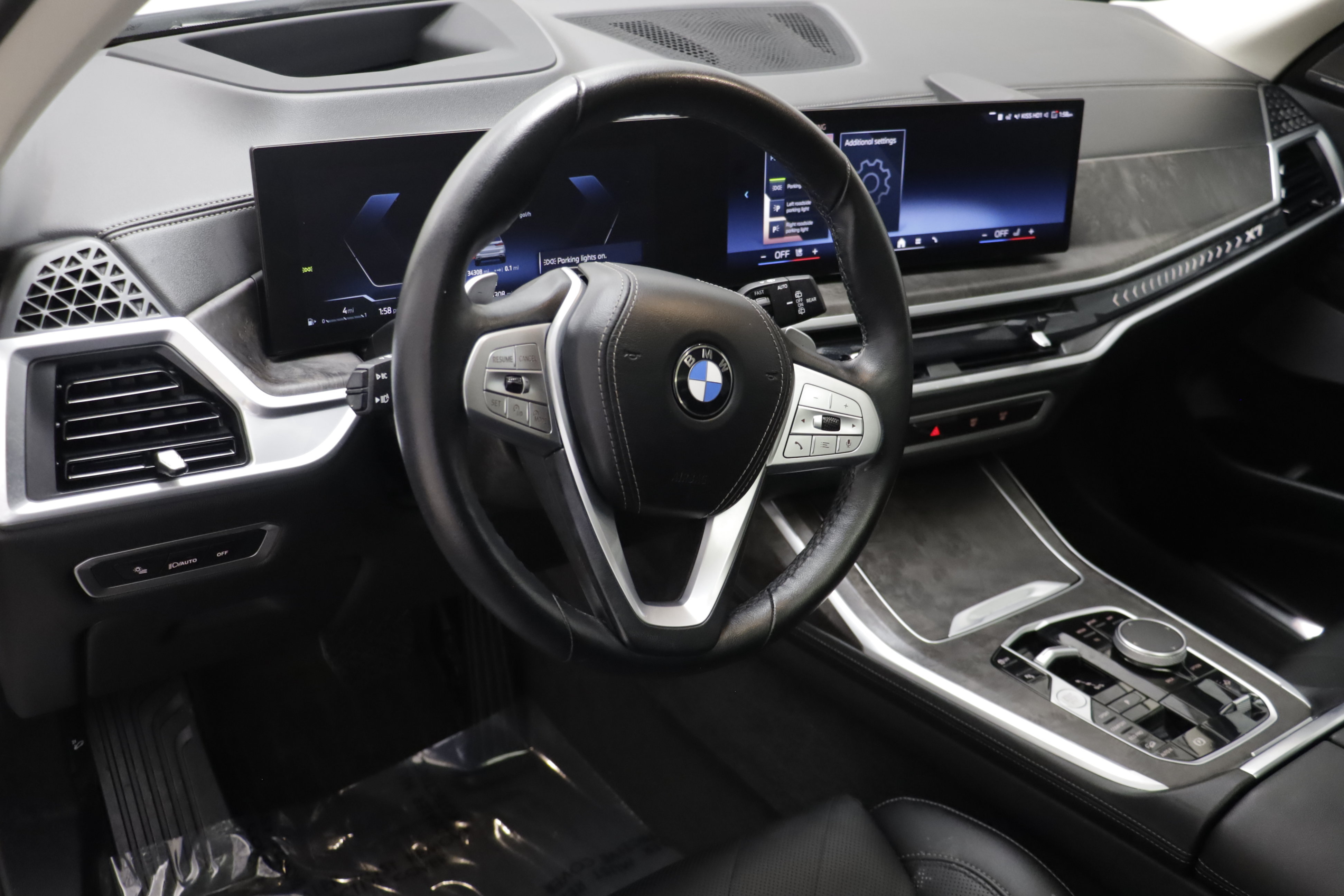 Used 2024 BMW X7 xDrive40i w/ Premium Package AWD/4WD image 6