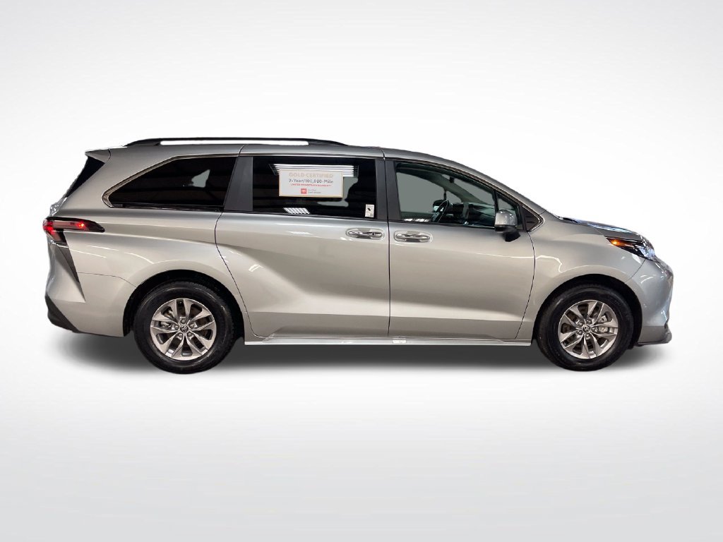 Certified 2025 Toyota Sienna XLE FWD image 6