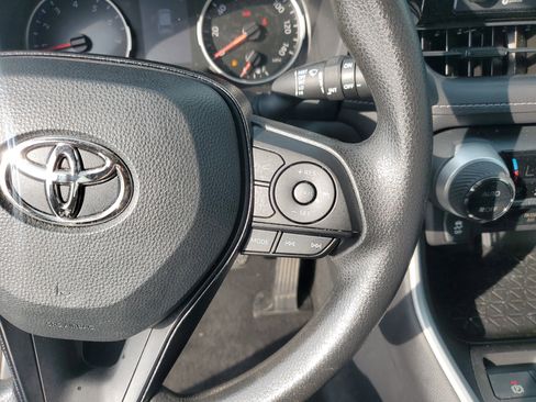 Used 2021 Toyota RAV4 XLE image 17