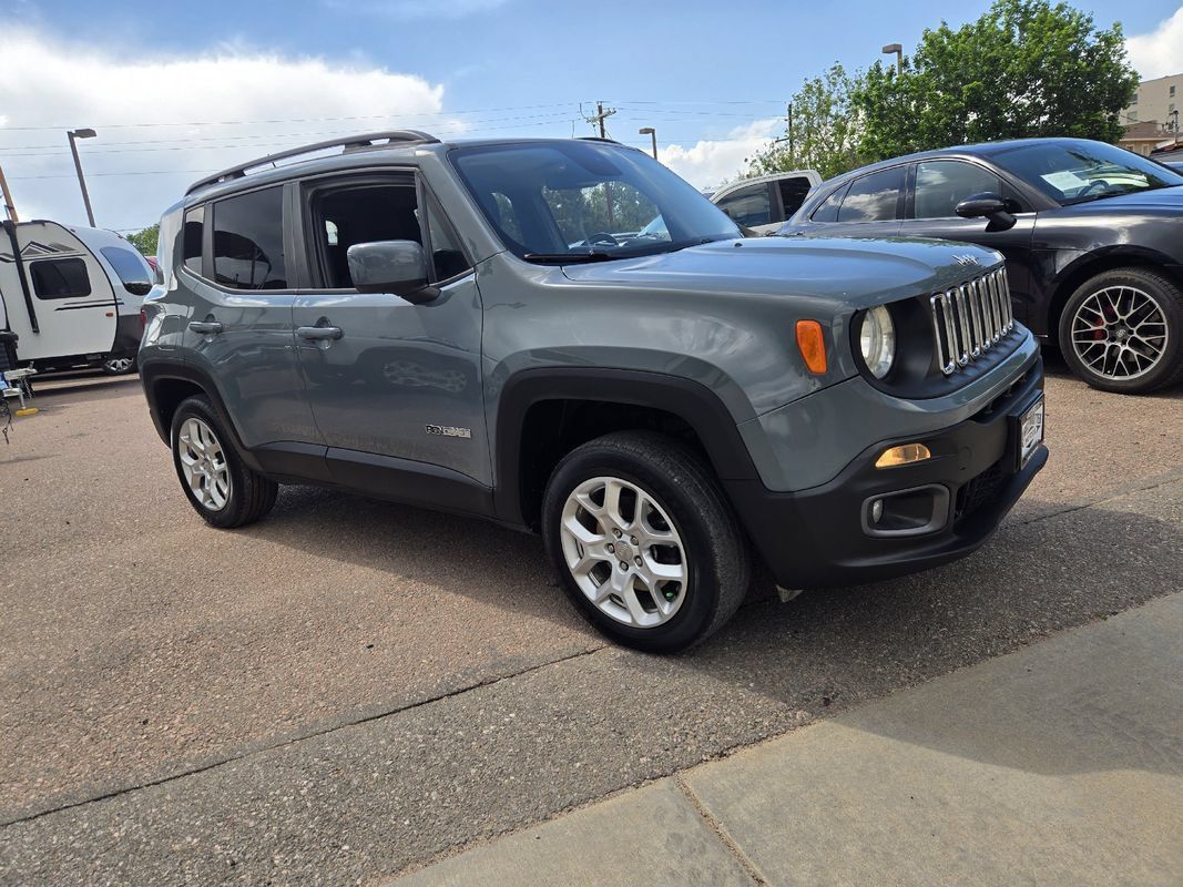 Used 2017 Jeep Renegade Latitude w/ Cold Weather Group AWD/4WD image 14