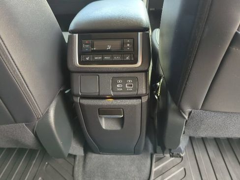 Used 2024 Subaru Ascent Limited w/ Technology Package AWD/4WD image 23