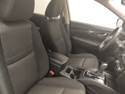 Used 2017 Nissan Rogue SV image 21