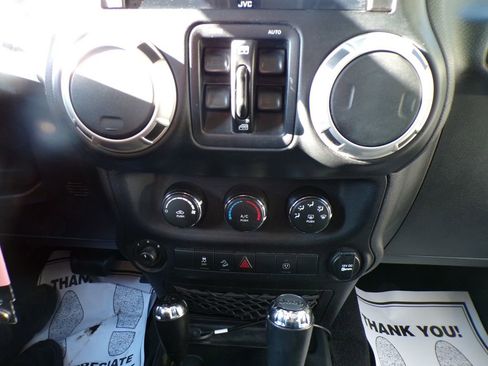 Used 2017 Jeep Wrangler Unlimited Sahara AWD/4WD image 26
