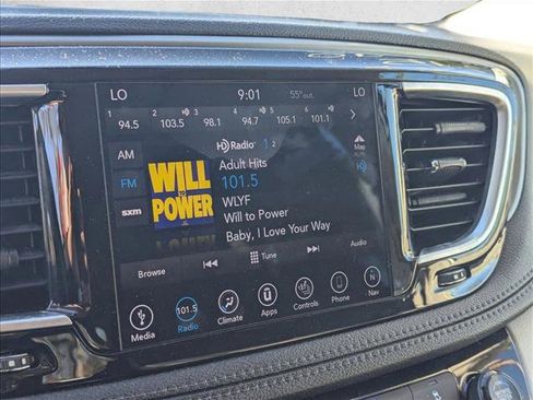 Used 2018 Chrysler Pacifica Limited image 10