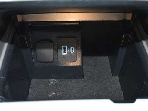 Used 2022 Ford Explorer Limited image 33