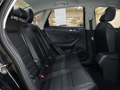 Used 2022 Volkswagen Jetta SE w/ Panoramic Sunroof Package image 19