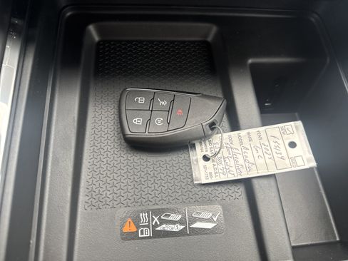 New 2025 GMC Acadia Elevation image 30