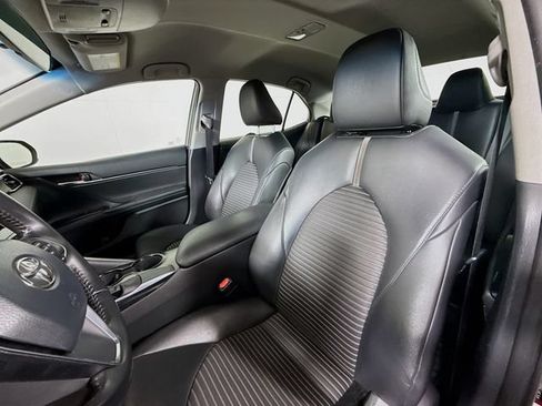 Used 2018 Toyota Camry SE FWD image 23