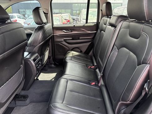 Used 2023 Jeep Grand Cherokee Limited w/ Luxury Tech Group II image 6