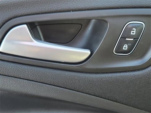 Used 2018 Ford Escape SE w/ SE Sync 3 Package image 33