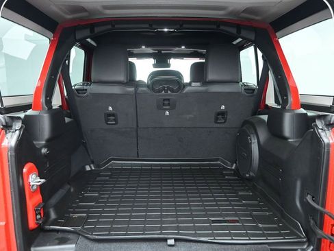 Used 2025 Jeep Wrangler Unlimited Rubicon AWD/4WD image 30