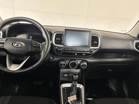 Used 2025 Hyundai Venue SEL FWD image 24